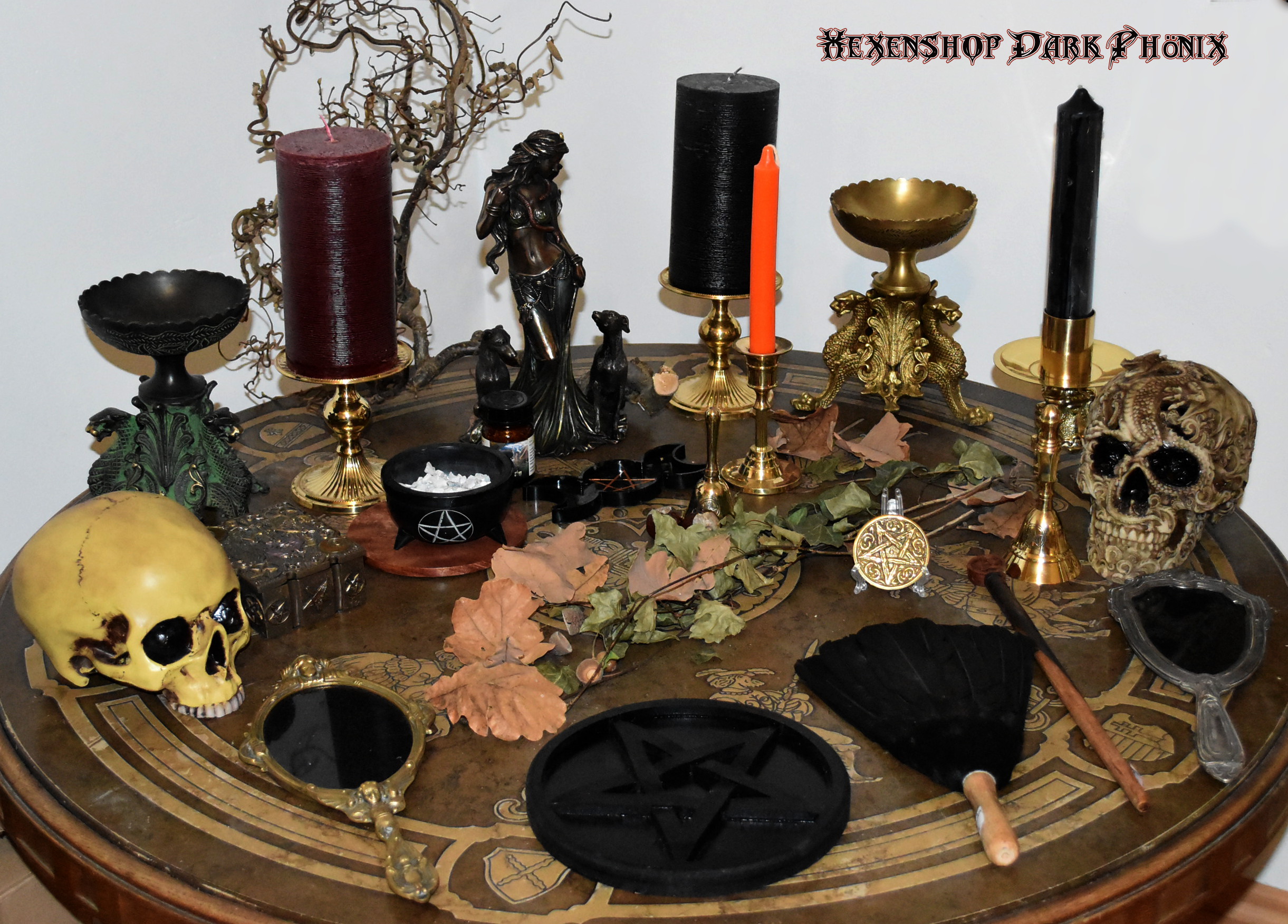 Hexenshop Dark Phönix Hekate Altartisch Hexenshop Dark Phönix Hekate Ausstellungstisch