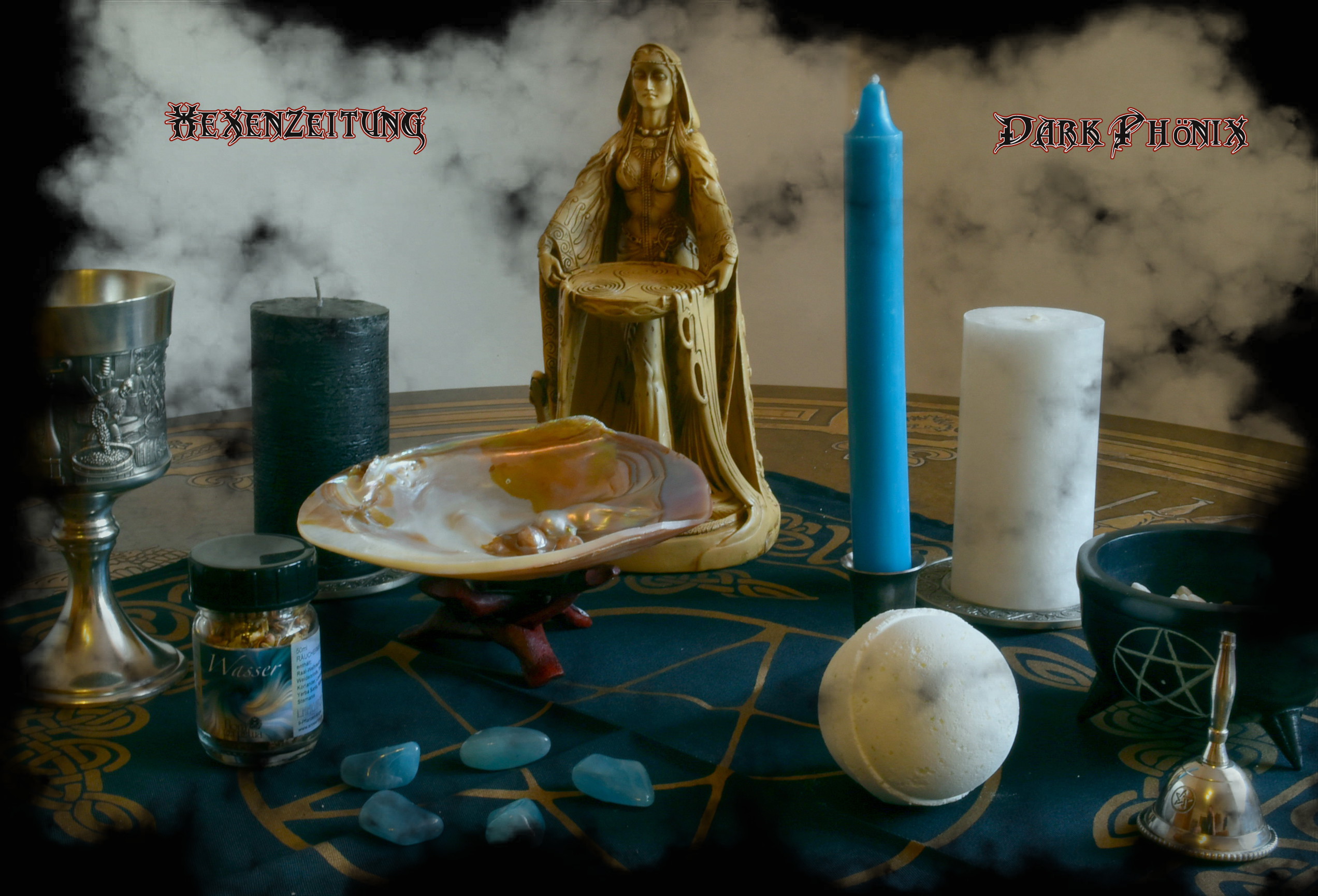 Hexenzeitung und Magierzeitung Dark Phönix Kerzenmagie Hexenzeitung und Magierzeitung Dark Phönix Bild Altar mit Kerzen und Göttin