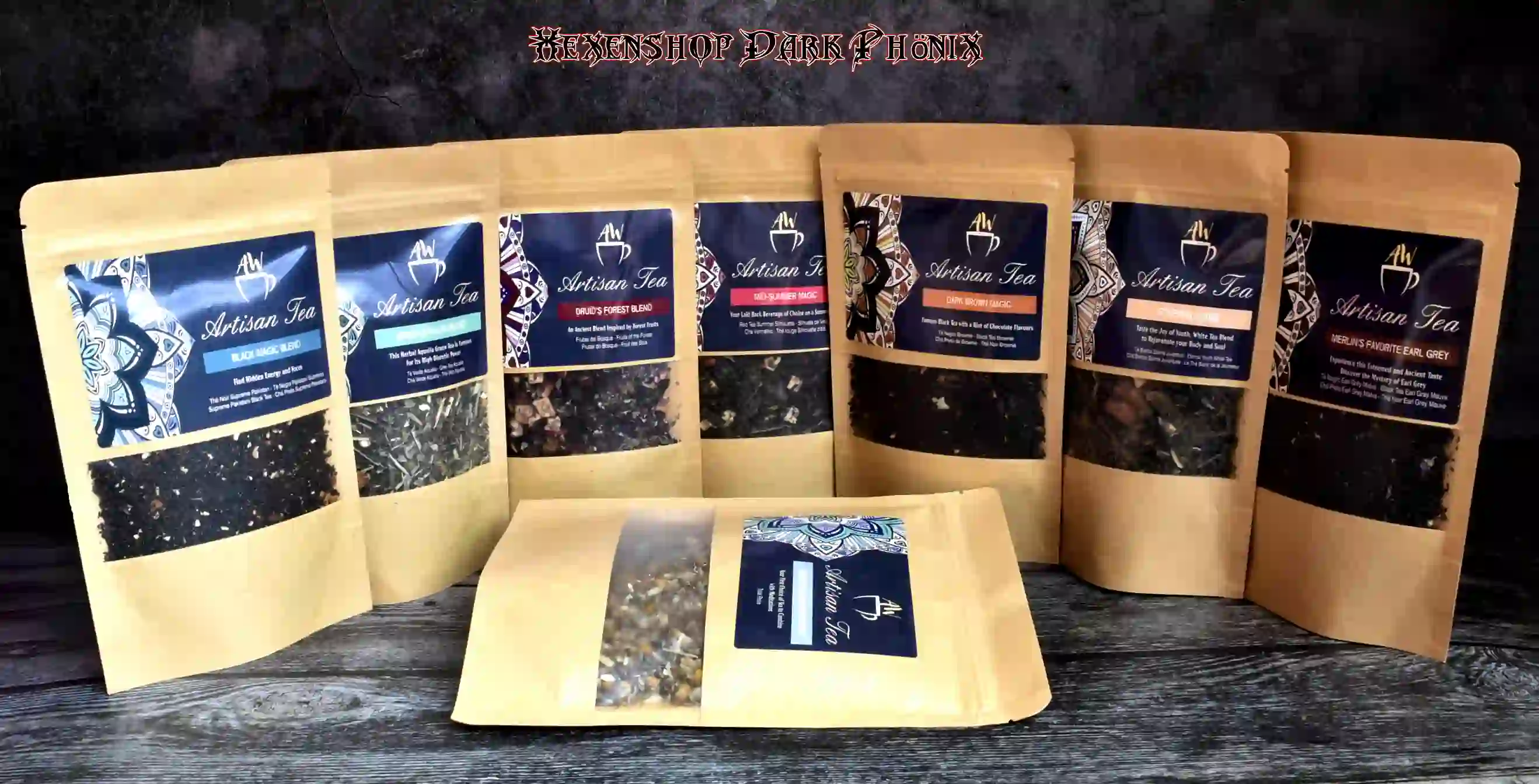 Hexenshop Dark Phönix: Alle verschiedenen Handwerkstee-Sorten von Artisan Tea nebeneinander aufgereiht.