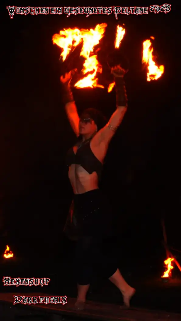 Glückwünsche zu Beltaine 2026 Frau die mit Feuertanzt