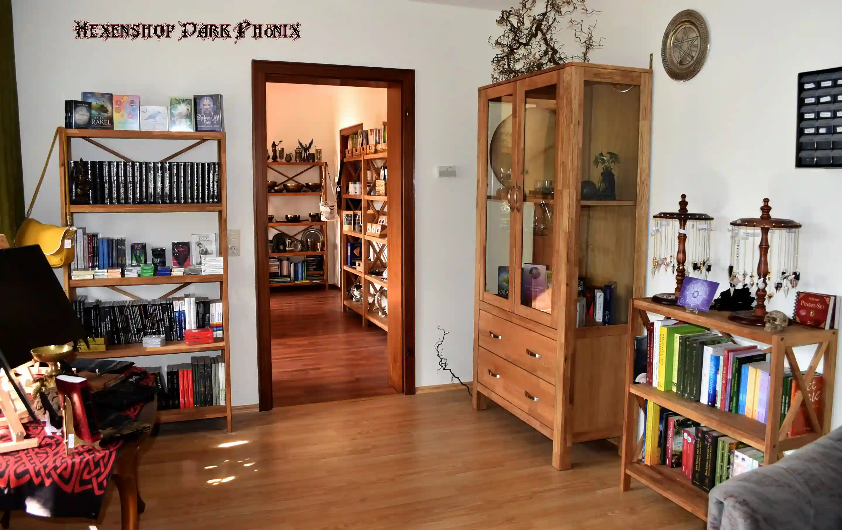 Hexenshop Dark Phönix Raum des Buches, schamanischen Instrumente, Orakelkarten und Wahrsagens