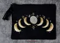 Preview: Hexenshop Dark Phönix Schwarzer Samtbeutel mit Reißverschluss und bestickten Mondphasen