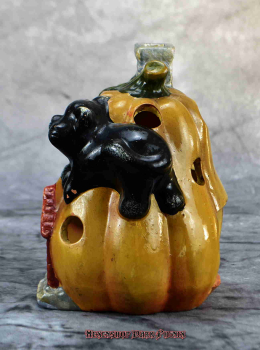 Hexenshop Dark Phönix Vintage Kürbishaus mit zwei schwarzen Katzen Teelichthalter
