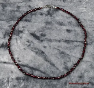 Hexenshop Dark Phönix Granat Halbedelsteinkette facettiert 4 mm