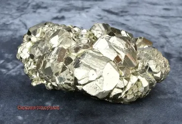 Einzigartige Pyrit Stufe 876g mit Bergkristall Einschlüssen – Hexenshop Dark Phönix