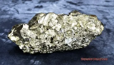 Einzigartige Pyrit Stufe 876g mit Bergkristall Einschlüssen – Hexenshop Dark Phönix