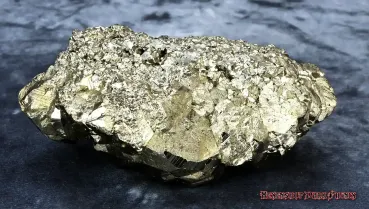 Einzigartige Pyrit Stufe 876g mit Bergkristall Einschlüssen – Hexenshop Dark Phönix