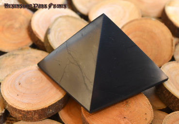 Hexenshop Dark Phönix Schungit Pyramide Groß Halbedelstein