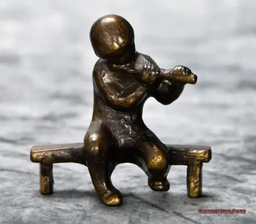 Hexenforum Dark Phönix Vintage Bronze-Skulptur Flötenspieler auf Bank