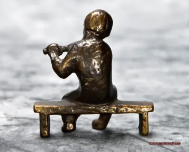 Preview: Hexenforum Dark Phönix Vintage Bronze-Skulptur Flötenspieler auf Bank