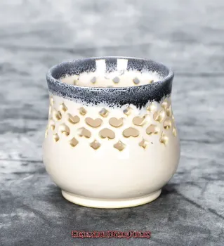 Hexenshop Dark Phönix Vintage weißer Teelichthalter mit Herzen und blauem Rand