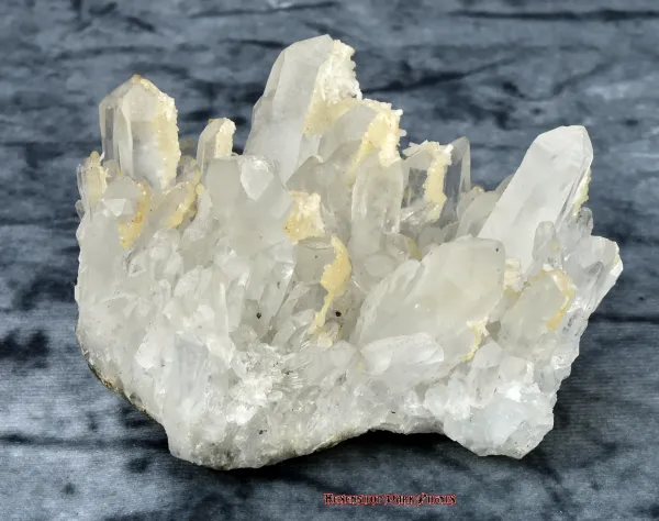 Hexenshop Dark Phönix Bergkristall Gruppe Nadelwald der Mystik 462g Stufe Unikat