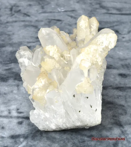Hexenshop Dark Phönix Bergkristall Gruppe Nadelwald der Mystik 462g Stufe Unikat