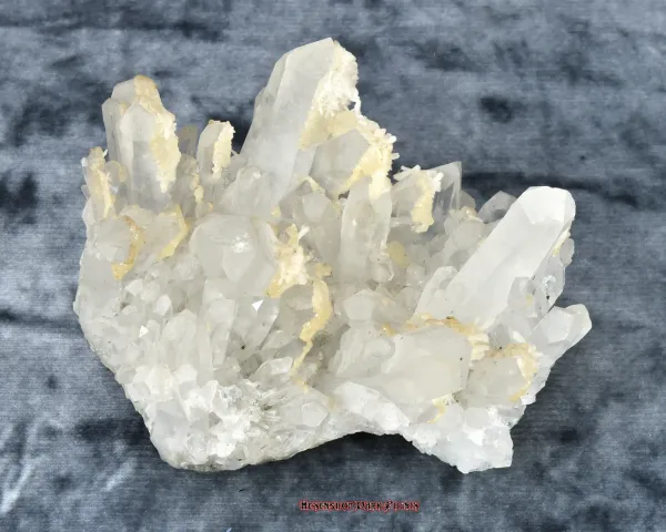 Hexenshop Dark Phönix Bergkristall Gruppe Nadelwald der Mystik 462g Stufe Unikat