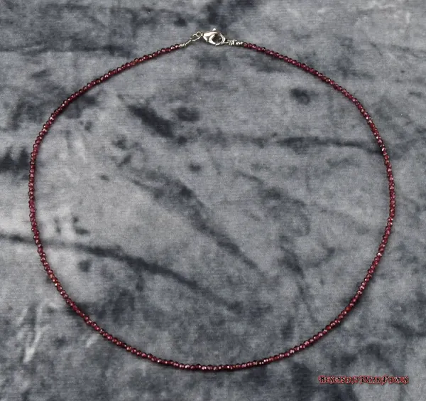 Hexenshop Dark Phönix Granat Halbedelsteinkette facettiert 2 mm