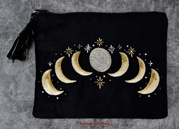 Hexenshop Dark Phönix Schwarzer Samtbeutel mit Reißverschluss und bestickten Mondphasen