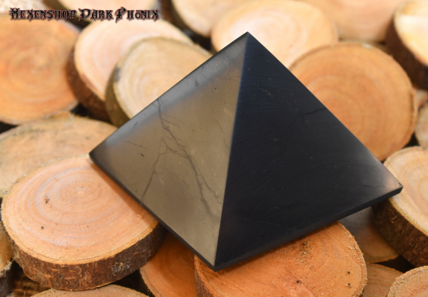 Hexenshop Dark Phönix Schungit Pyramide Groß Halbedelstein