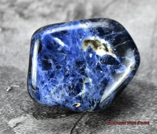 Hexenshop Dark Phönix Sodalith Trommelstein  53g bis 82g Halbedelstein