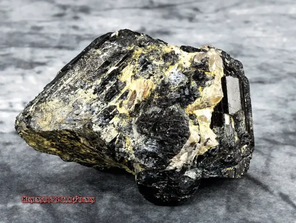 Hexenshop Dark Phönix Turmalin Rohstein Halbedelstein 573g