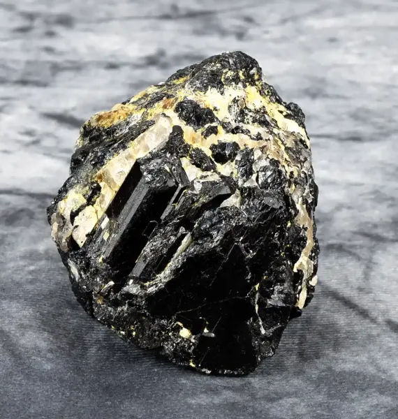 Hexenshop Dark Phönix Turmalin Rohstein Halbedelstein 573g