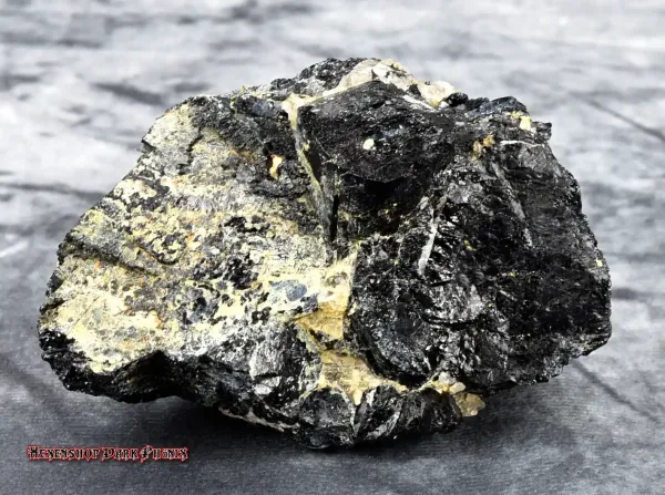 Hexenshop Dark Phönix Turmalin Rohstein Halbedelstein 573g