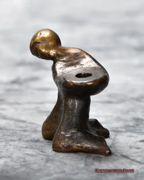 Hexenshop Dark Phönix Vintage Bronze Skulptur Kerzenständer Kniender Junge