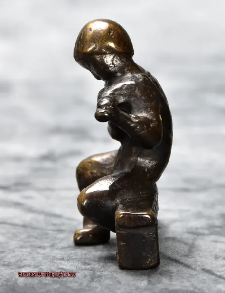 Hexenforum Dark Phönix Vintage Bronze-Skulptur Flötenspieler auf Bank