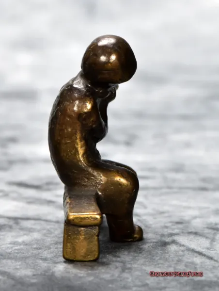 Hexenforum Dark Phönix Vintage Bronze-Skulptur Flötenspieler auf Bank