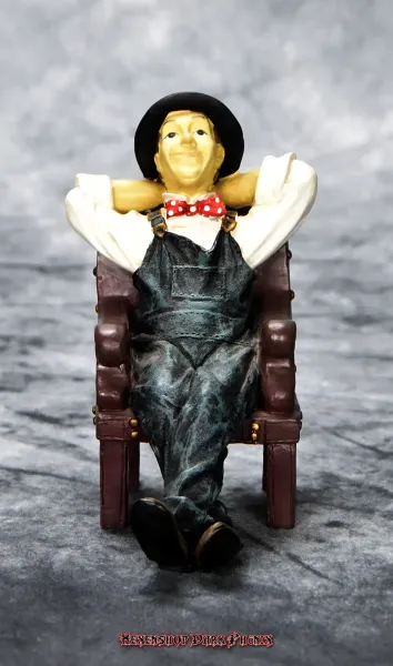 Hexenshop Dark Phönix Vintage Sammlerfiguren Set Dick und Doof im Stuhl sitzend und Zeitung lesen