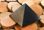 Hexenshop Dark Phönix Schungit Pyramide Groß Halbedelstein